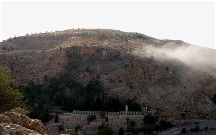 سایه سنگ 60 تنی از سر دروازه قرآن شیراز رخت بربست