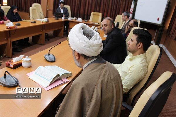 جلسه بررسی راهکارهای رونق تولید و مبارزه با قاچاق کالا در اسلامشهر