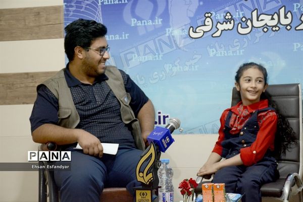 حضور  زهرا بیرامی(دختر ژله ای ) در دفتر خبرگزاری پانا آذربایجان شرقی