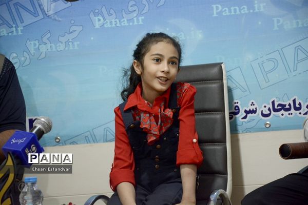 حضور  زهرا بیرامی(دختر ژله ای ) در دفتر خبرگزاری پانا آذربایجان شرقی