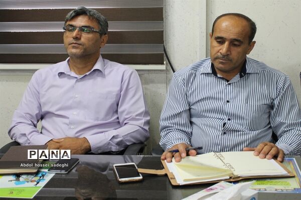 جلسه هم اندیشی اعزام تیم‌های ورزشی دانش‌آموزان مدرسه کانون قهرمان استان بوشهر