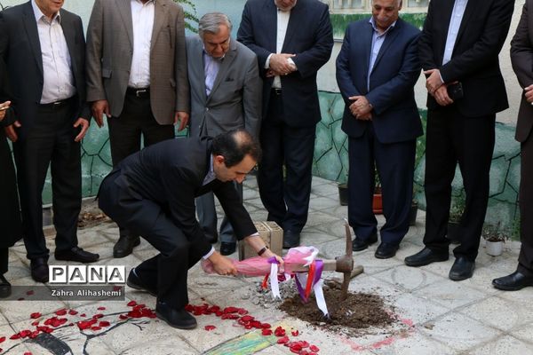 آیین کلنگ‌زنی و بازسازی مدرسه استثنایی باغچه‌بان درمنطقه سه