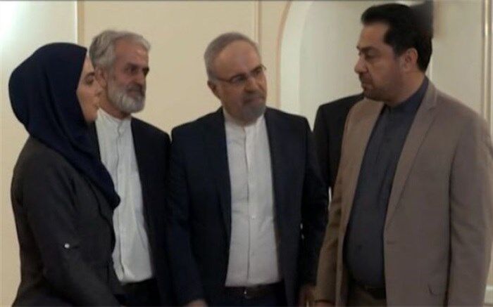 گاندو به جای قهرمان‌سازی، نیروهای متدین، غیور، شجاع و انقلابی را خورد