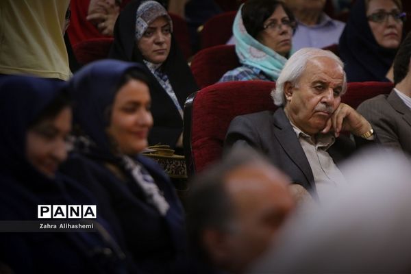 پانزدهمین نشست کافه خرد: نقد و نظر در کارآمدی و بقای مدرسه