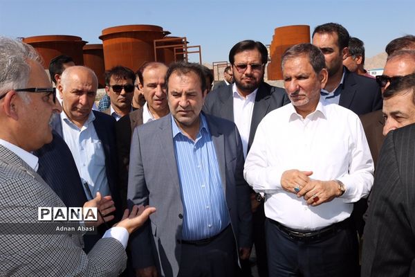 بازدید اسحاق جهانگیری از پالایشگاه های شهرستان مُهر