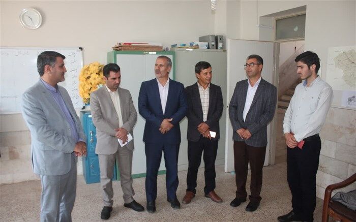 بازدید سرزده مدیر کل آموزش و پرورش استان زنجان از اداره آموزش و پرورش شهرستان ماهنشان