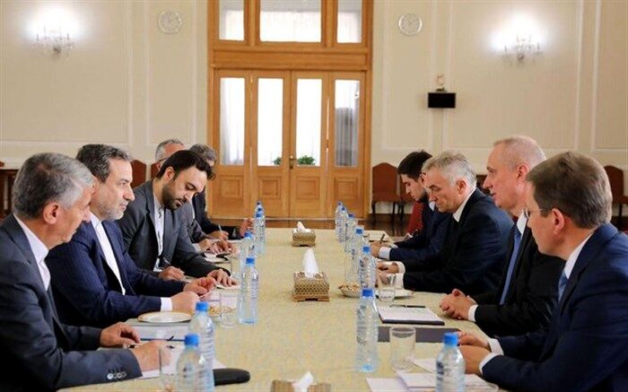 عراقچی : سیاست هوشمندانه ایران  در کاهش گام به گام تعهدات برجامی اش   فرصتی برای دیپلماسی است