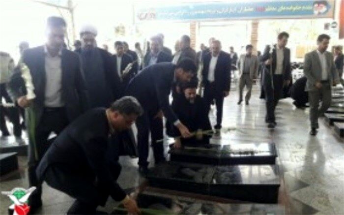 گلزار شهدای شهرستان ملارد عطرافشانی و غبارروبی شد