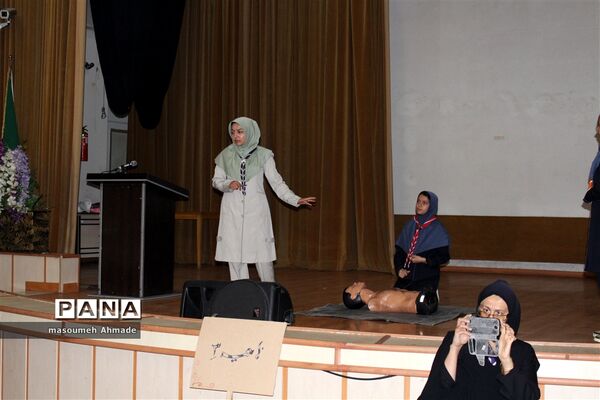 کارگاه مقدماتی دانش آموزان دختر تشکل پیشتازان استان البرز