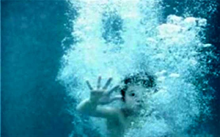 غرق شدن کودک ۱۶ ماهه در استخر آب