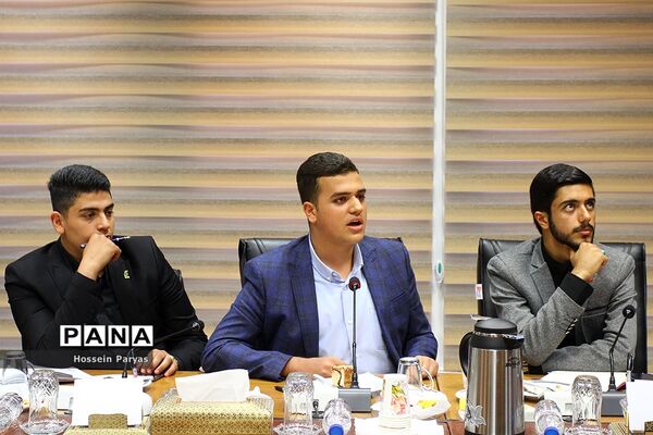 دیدار نمایندگان نهمین دوره مجلس دانش آموزی با سرپرست وزارت آموزش و پرورش