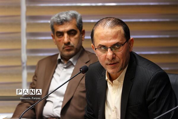 دیدار نمایندگان نهمین دوره مجلس دانش آموزی با سرپرست وزارت آموزش و پرورش