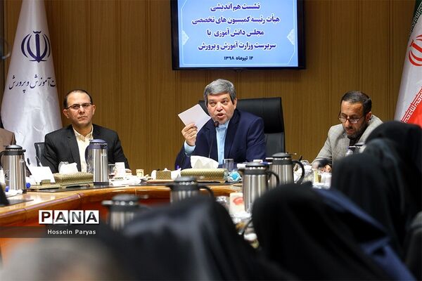 دیدار نمایندگان نهمین دوره مجلس دانش آموزی با سرپرست وزارت آموزش و پرورش
