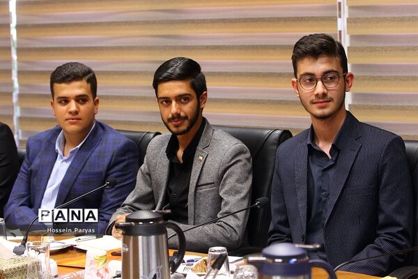 دیدار نمایندگان نهمین دوره مجلس دانش آموزی با سرپرست وزارت آموزش و پرورش
