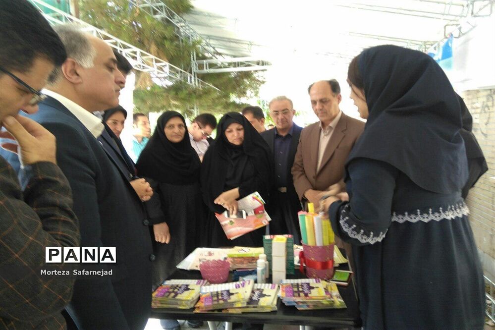 بازدید فرماندارشهرستان ملارد ازنمایشگاه طرح‌های بهداشت و اجتماعی