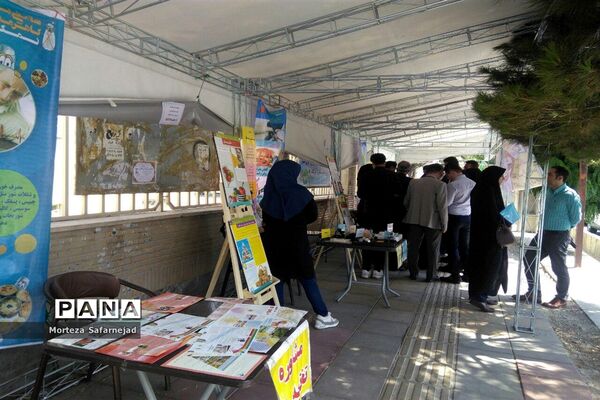بازدید فرماندارشهرستان ملارد ازنمایشگاه طرح‌های بهداشت و اجتماعی