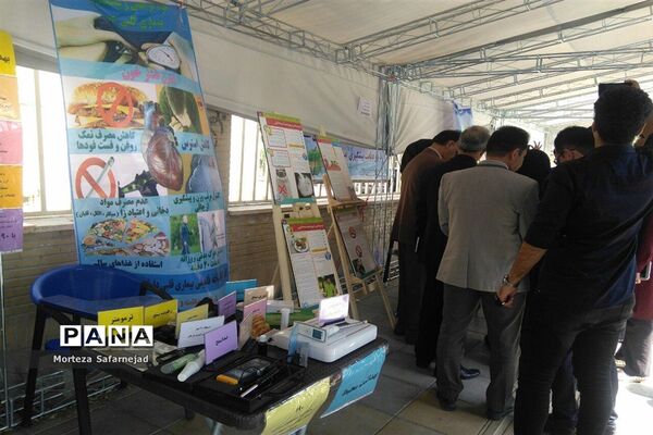 بازدید فرماندارشهرستان ملارد ازنمایشگاه طرح‌های بهداشت و اجتماعی