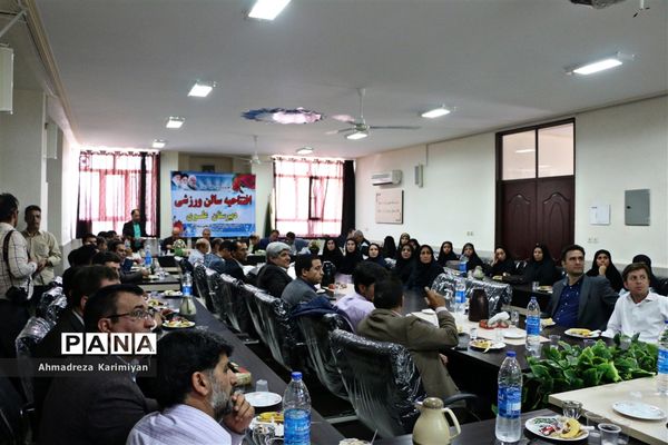 افتتاح سالن ورزشی و زمین چمن مصنوعی دانش‌آموزان ناحیه 3 شیراز