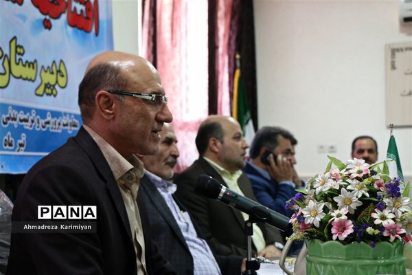 افتتاح سالن ورزشی و زمین چمن مصنوعی دانش‌آموزان ناحیه 3 شیراز