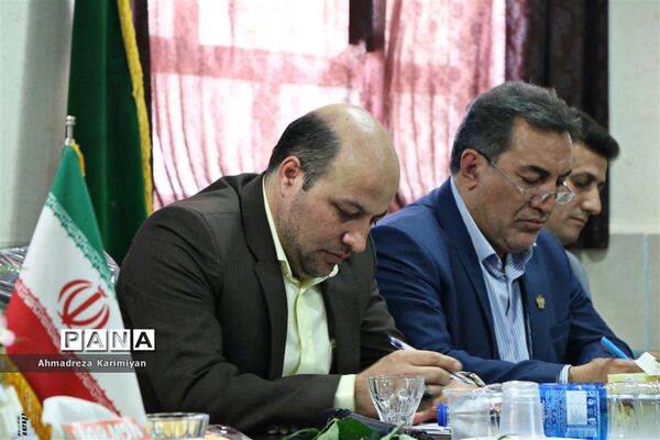 افتتاح سالن ورزشی و زمین چمن مصنوعی دانش‌آموزان ناحیه 3 شیراز