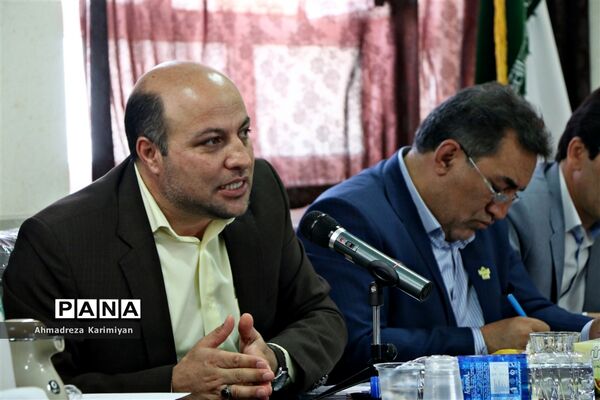 افتتاح سالن ورزشی و زمین چمن مصنوعی دانش‌آموزان ناحیه 3 شیراز