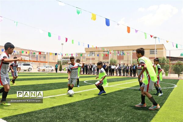 افتتاح سالن ورزشی و زمین چمن مصنوعی دانش‌آموزان ناحیه 3 شیراز
