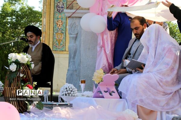 مراسم عقد زوج دانشجو در مزار شهدای گمنام