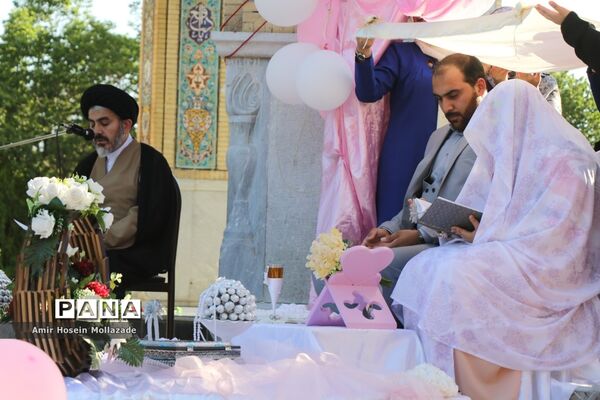 مراسم عقد زوج دانشجو در مزار شهدای گمنام