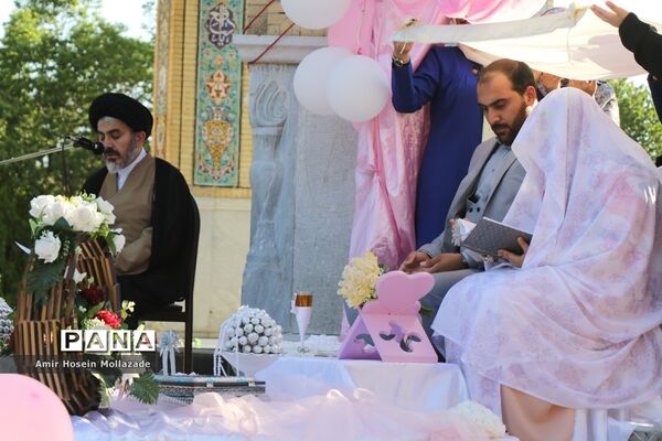 مراسم عقد زوج دانشجو در مزار شهدای گمنام
