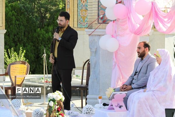 مراسم عقد زوج دانشجو در مزار شهدای گمنام