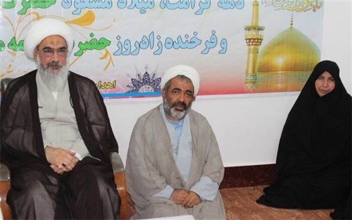 نماینده ولی فقیه  در استان و امام جمعه  بوشهر از شهر آب پخش بازدید کرد