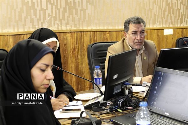 دیدار مدیرکل آموزش و پرورش فارس با نمایندگان دخترمجامع ، مجلس و شورای دانش‌آموزی فارس