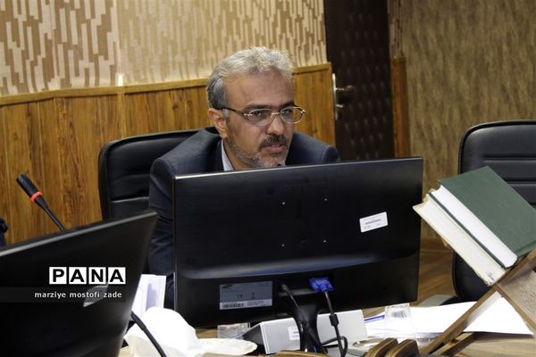 دیدار مدیرکل آموزش و پرورش فارس با نمایندگان دخترمجامع ، مجلس و شورای دانش‌آموزی فارس