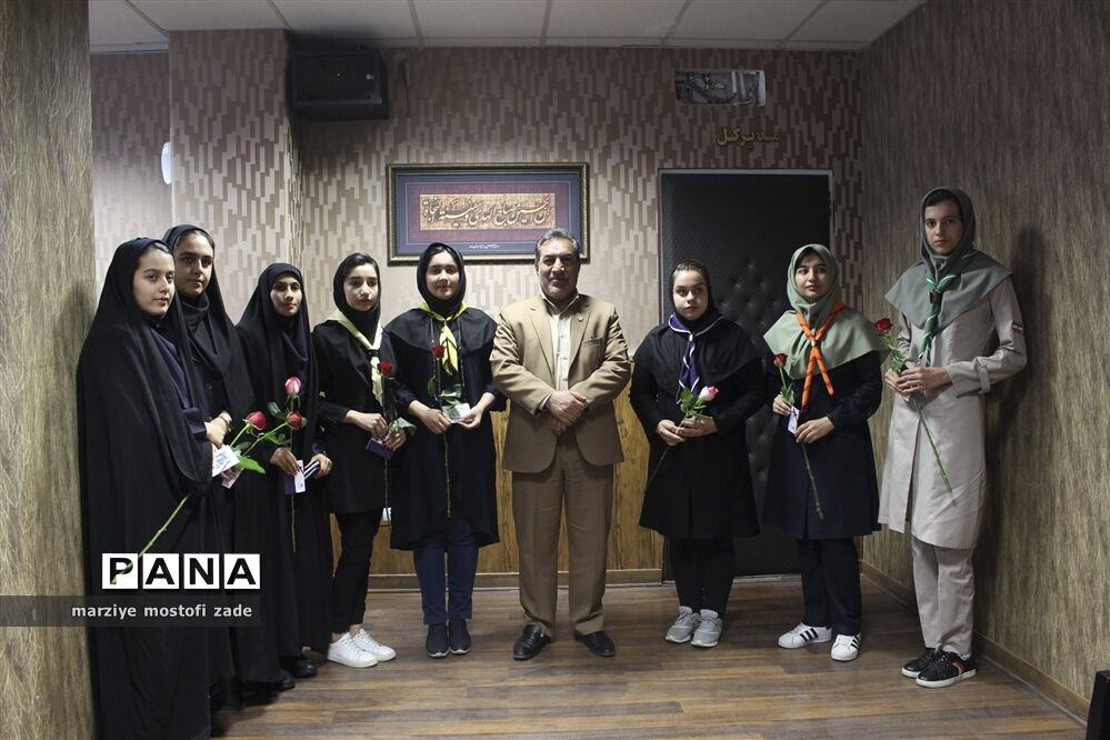 دیدار مدیرکل آموزش و پرورش فارس با نمایندگان دخترمجامع ، مجلس و شورای دانش‌آموزی فارس