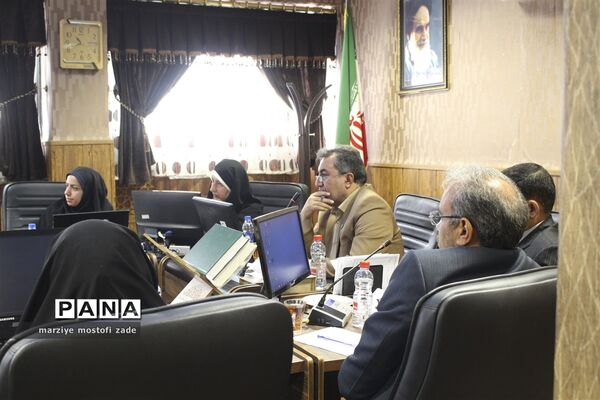 دیدار مدیرکل آموزش و پرورش فارس با نمایندگان دخترمجامع ، مجلس و شورای دانش‌آموزی فارس