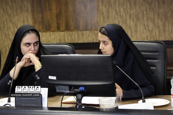 دیدار مدیرکل آموزش و پرورش فارس با نمایندگان دخترمجامع ، مجلس و شورای دانش‌آموزی فارس