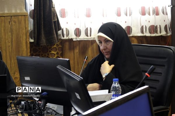 دیدار مدیرکل آموزش و پرورش فارس با نمایندگان دخترمجامع ، مجلس و شورای دانش‌آموزی فارس