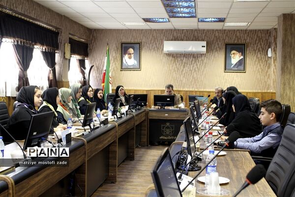 دیدار مدیرکل آموزش و پرورش فارس با نمایندگان دخترمجامع ، مجلس و شورای دانش‌آموزی فارس