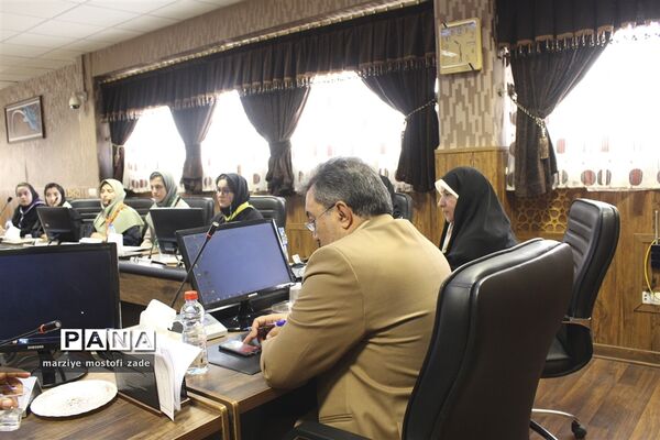 دیدار مدیرکل آموزش و پرورش فارس با نمایندگان دخترمجامع ، مجلس و شورای دانش‌آموزی فارس