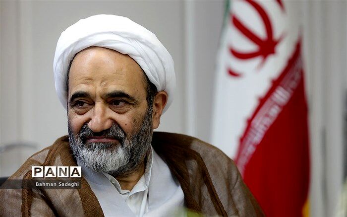 رئیس سازمان پژوهش: آزمون‌های الکترونیک ضمن خدمت در حد شوخی است