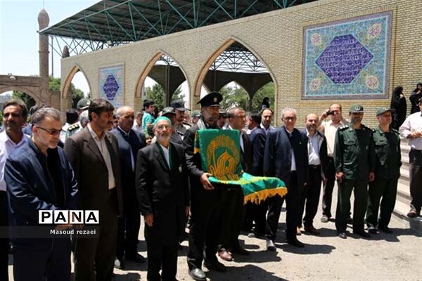 استقبال مردم شهرستان میانه از خادمان و حاملان پرچم متبرک رضوی
