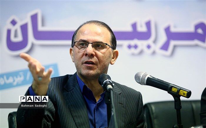 روشنی: برای بازنگری مباحث  در سازمان دانش‌آموزی به کمک مربیان مجامع نیاز داریم