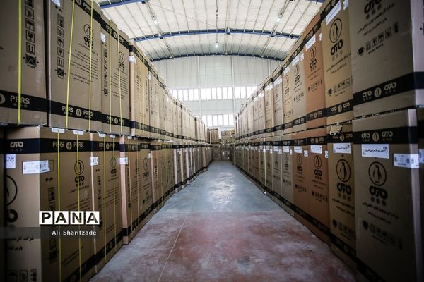 توزیع کالای اساسی بین سیل زدگان استان لرستان