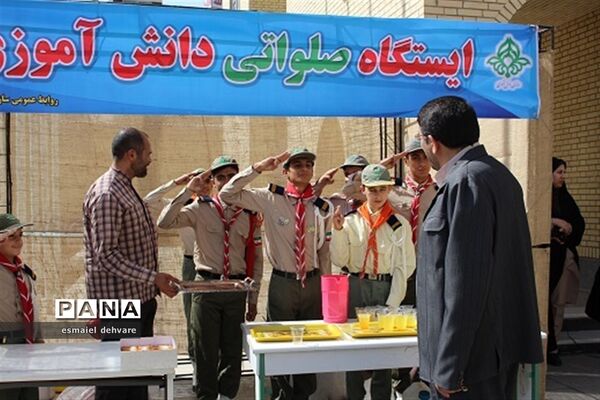 برپایی ایستگاه صلواتی دانش‌آموزی به مناسبت میلاد امام رضا(ع)