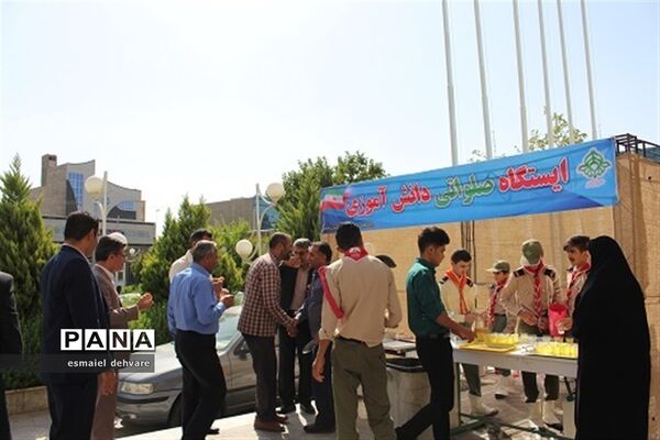 برپایی ایستگاه صلواتی دانش‌آموزی به مناسبت میلاد امام رضا(ع)