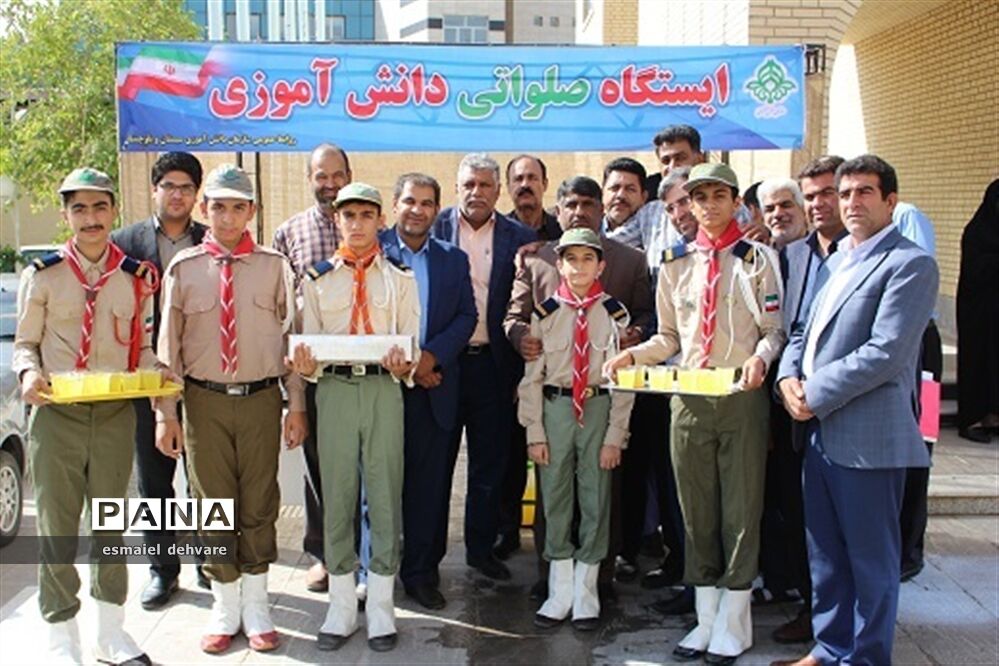 برپایی ایستگاه صلواتی دانش‌آموزی به مناسبت میلاد امام رضا(ع)