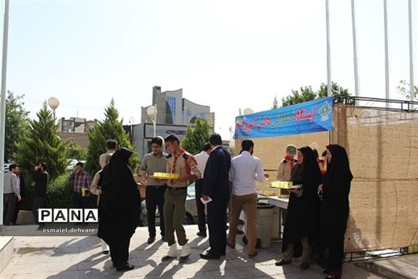 برپایی ایستگاه صلواتی دانش‌آموزی به مناسبت میلاد امام رضا(ع)