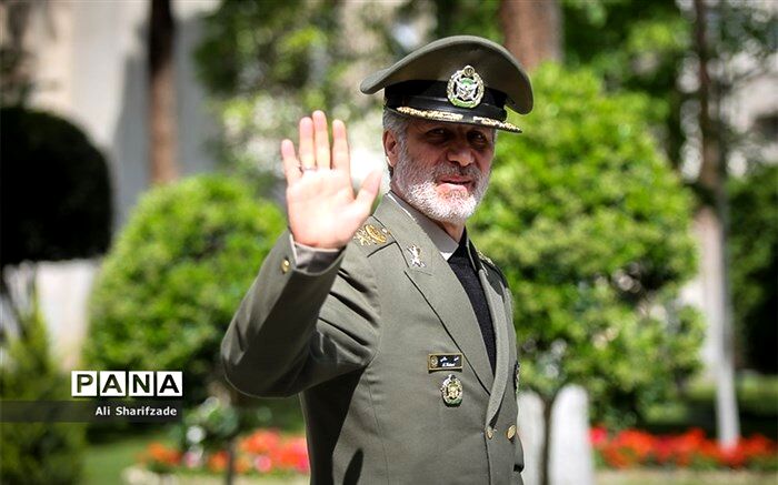 وزیر دفاع: نیروهای مسلح روند ارتقای توان دفاعی را ادامه خواهد داد