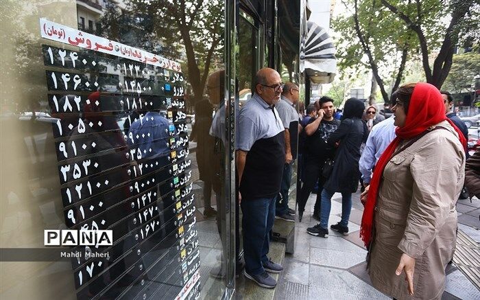 بلومبرگ: سیاست‌های تقویت ارزش ریال در حال جواب دادن است