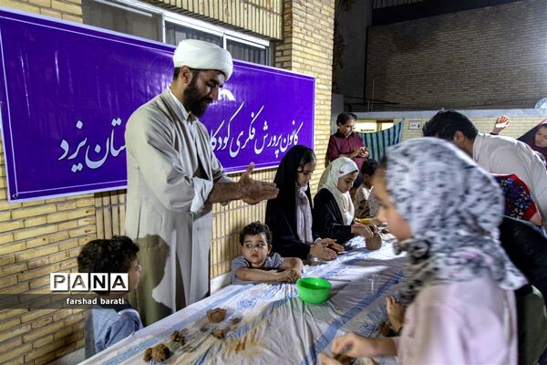 نمایشگاه نقاشی و سفالگری کودکان در دفتر امام جمعه یزد